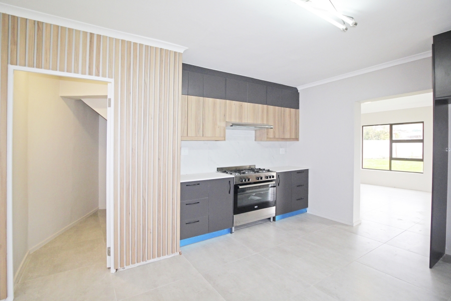 5 Bedroom Property for Sale in Myburgh Park Western Cape
